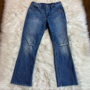 Levi Womens distressed knee straight leg jean 28